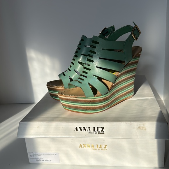 Anna Luz Made in Brazil wedge heels, adjustable straps, brand new/box, stunning! - Picture 7 of 8